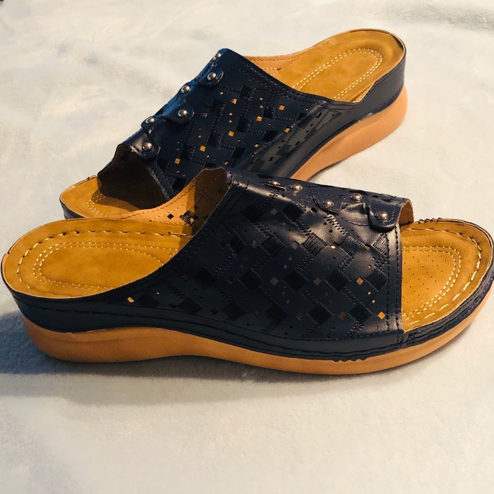 Navy leather cross knit sandals